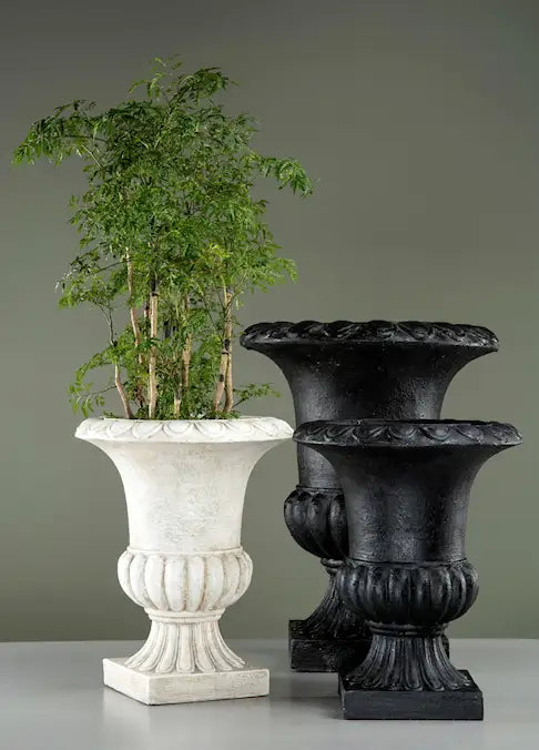 Pokal Blomsterkrukke i Hvit Poly – Elegant Potte på Fot (45 cm)