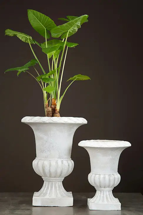 Pokal Blomsterkrukke i Hvit Poly – Elegant Potte på Fot (45 cm)