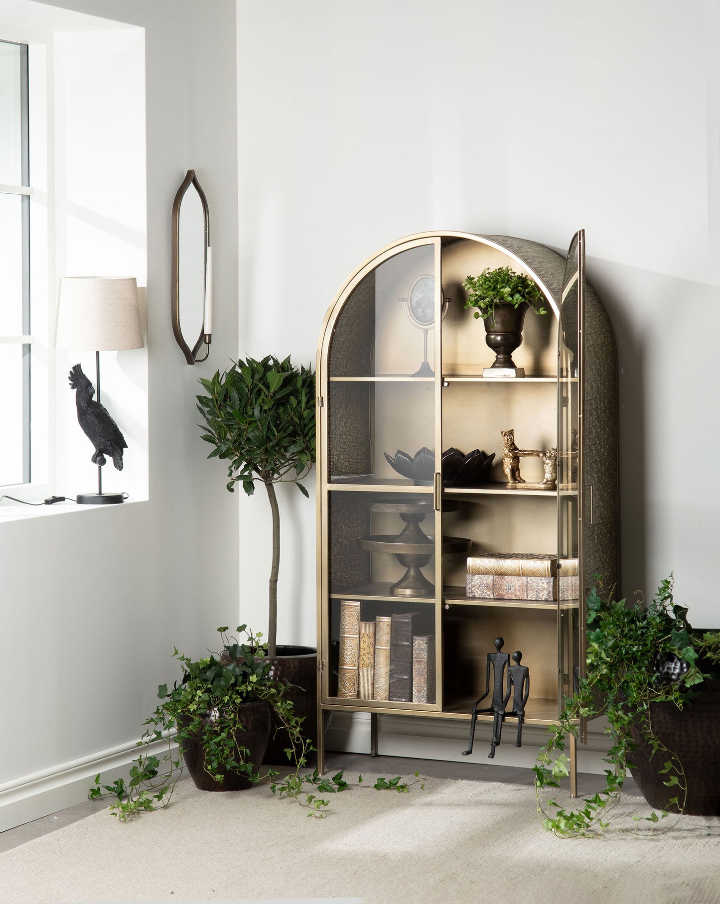 Lampfot Kakadua – Skulpturell eleganse i sort
