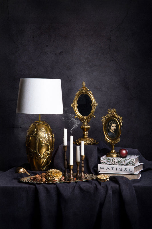 Sanea Lampefot i gull – Dekorativ bordlampe