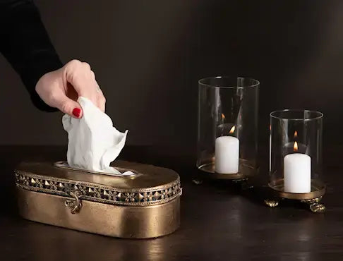 Tissue-beholder i gullbrun metall