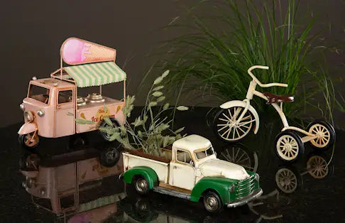 Dekorsykkel i kremfarget metall – nostalgisk og stilfull