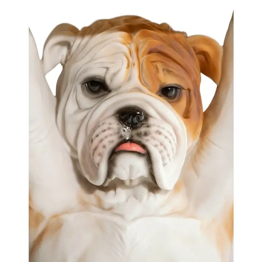 Bulldog med trestubbe – et sidebord med personlighet