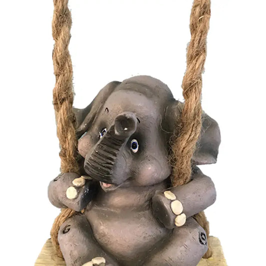 Nora på husken – en liten elefant med stort hjerte