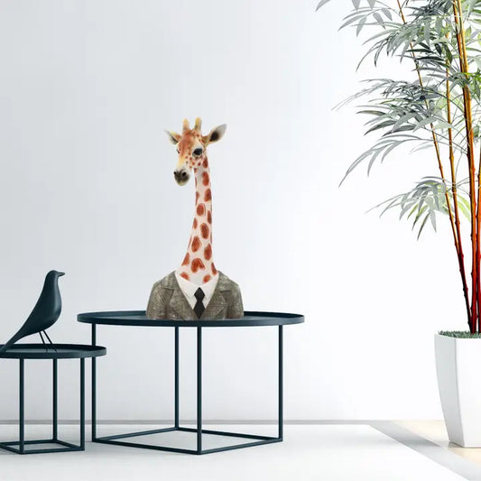 Giraff i dress – dekorfigur i polyresin, H 42 cm